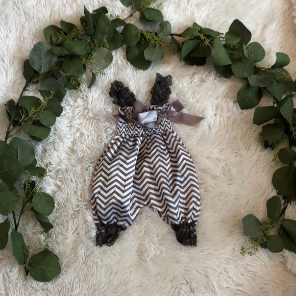 Chevron Print Baby Rompers - Picture 4 of 4